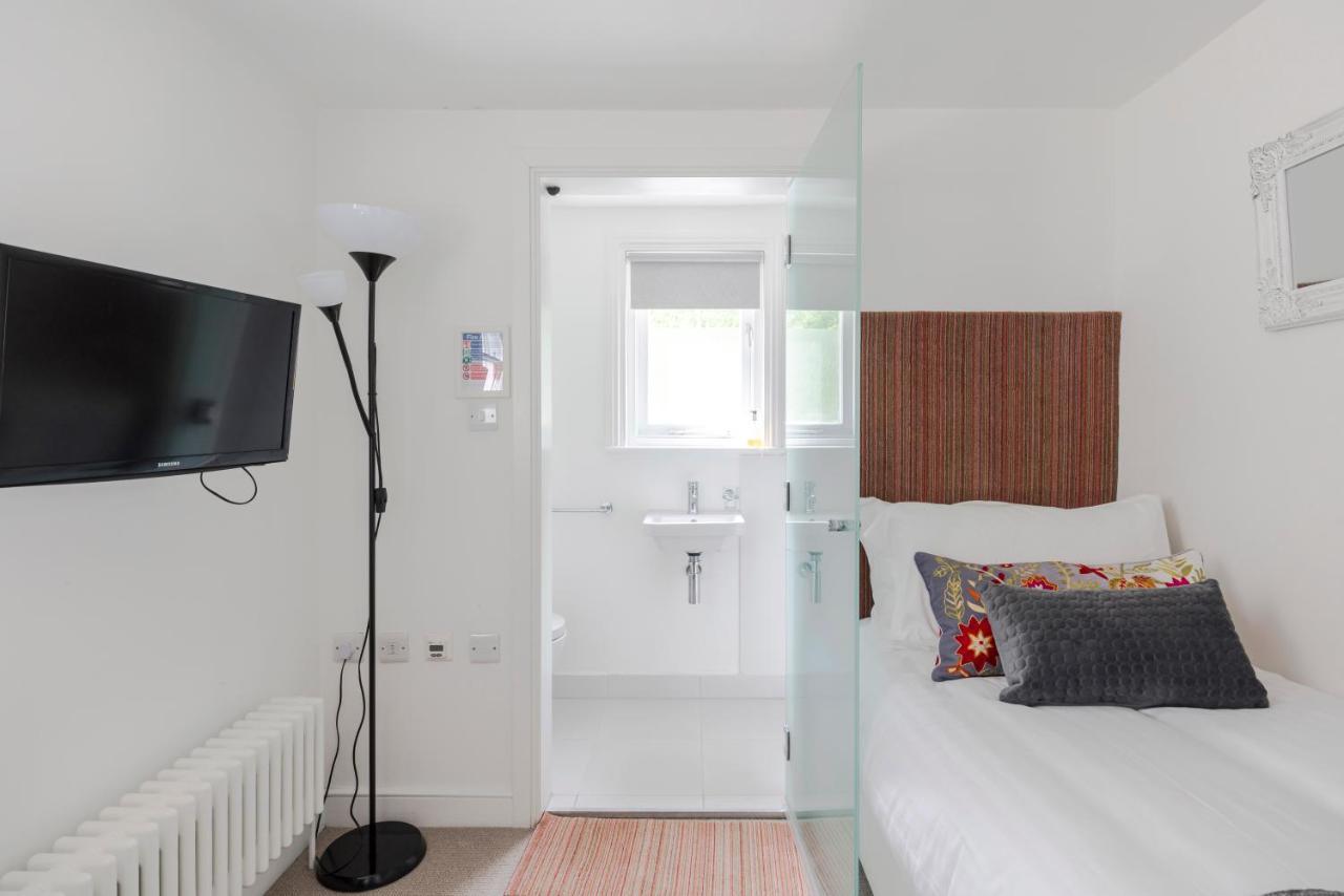 4 Berkeley Square I Your Apartment Бристоль Номер фото