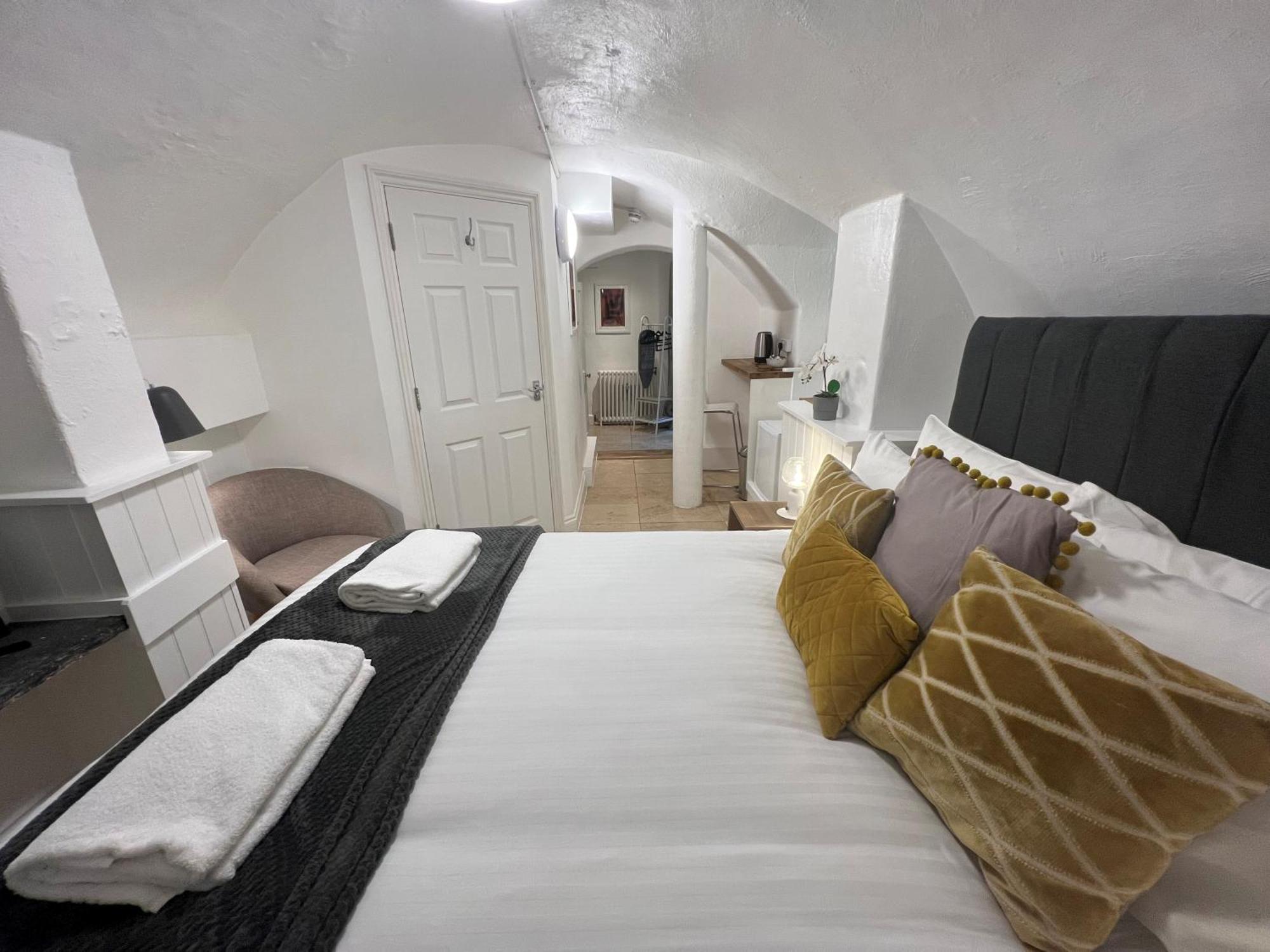 4 Berkeley Square I Your Apartment Бристоль Номер фото